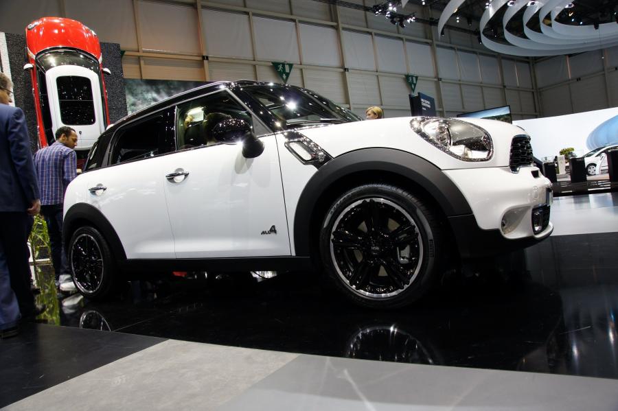  Mini Cooper S Countryman 2011 года  (фото 4 из 8)